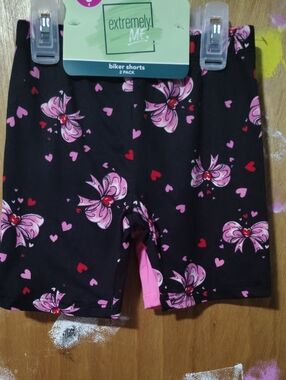 😲🔥EXTREMELY ME- Girls' Black Pink Heart & Bow Biker Shorts- Size- 4  ( 2PK)